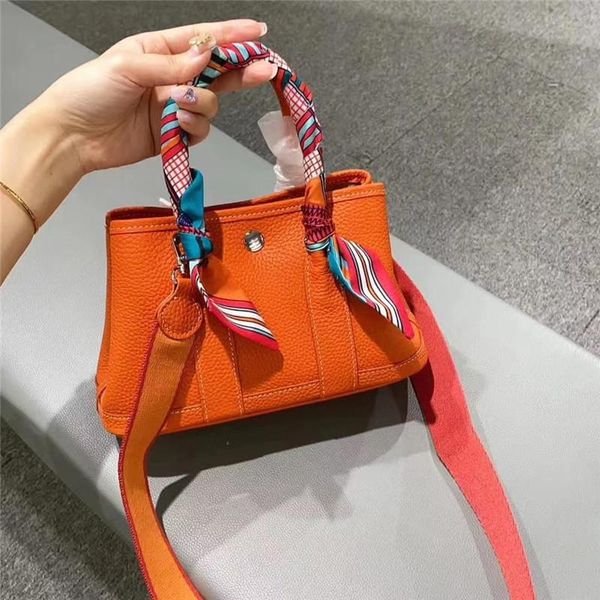 women's leather handbag party shopping messenger bag silk scarf solid color retro ladies shoulder bag shopping bags
women's leather handbag party shopping messenger bag silk scarf solid color retro ladies shoulder bag shopping bags