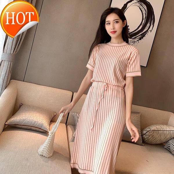 celebrity gold silk stripe knitted western style skirt trend temperament two piece suit for women women's pants & capris, Black;white
celebrity gold silk stripe knitted western style skirt trend temperament two piece suit for women women's pants & capris, Black;white
