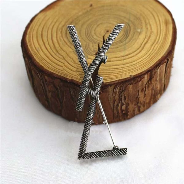 luxury electroplated brooch for men and women personality versatile gold silver ls western-neck sweater dress accessories, Gray
luxury electroplated brooch for men and women personality versatile gold silver ls western-neck sweater dress accessories, Gray