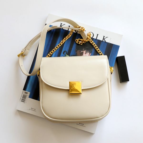 design hand 2021 new fashion spring and summer single shoulder leather tofu texture senior niche messenger chain small square bag, Red;black
design hand 2021 new fashion spring and summer single shoulder leather tofu texture senior niche messenger chain small square bag, Red;black