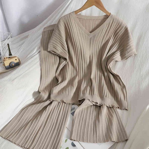 women's two piece pants summer knitted slim pullover v-neck solid color with casual nine-point wide-leg pants pleated two-pie, White
women's two piece pants summer knitted slim pullover v-neck solid color with casual nine-point wide-leg pants pleated two-pie, White