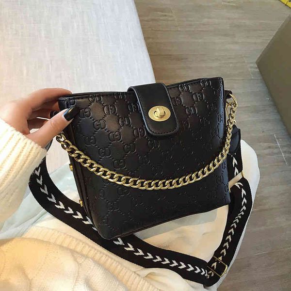 2022 factory wholesale leather texture korean bucket bag fashion embossed versatile one shoulder diagonal chain women's bag
2022 factory wholesale leather texture korean bucket bag fashion embossed versatile one shoulder diagonal chain women's bag