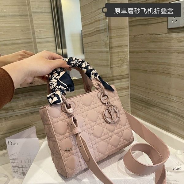 di 2021 casual and fashionable hbag with one shoulder rhombic princess zly bags
di 2021 casual and fashionable hbag with one shoulder rhombic princess zly bags