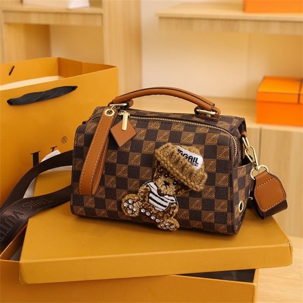 2022 factory wholesale new women's winter single shoulder messenger portable boston bag single shoulder bag zipper printing 4mbs
2022 factory wholesale new women's winter single shoulder messenger portable boston bag single shoulder bag zipper printing 4mbs