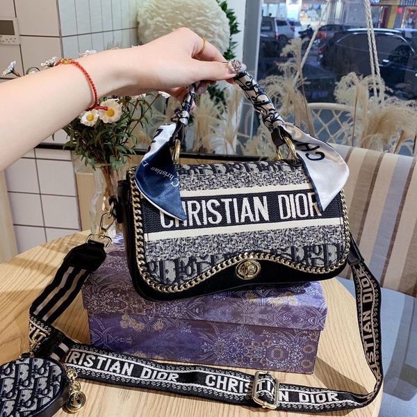luxurys designer handbags diocesan 2021 d new portable messenger one shoulder bag bb
luxurys designer handbags diocesan 2021 d new portable messenger one shoulder bag bb