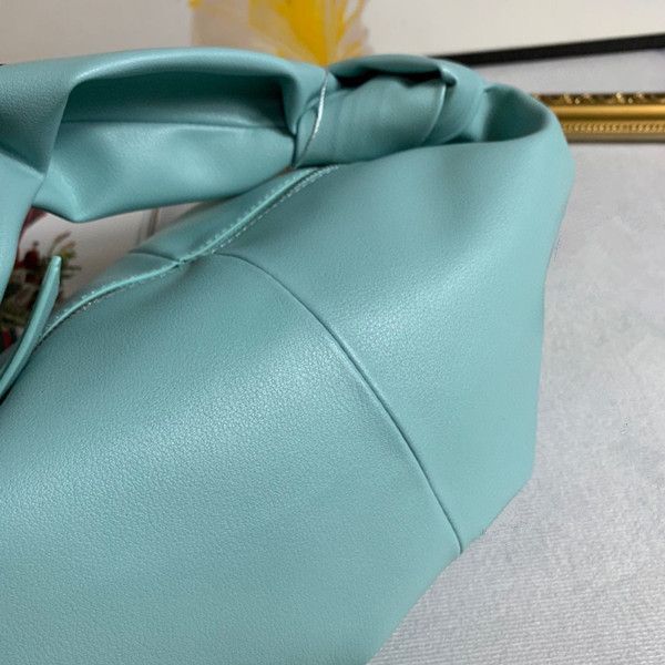 women luxurys designers bags 2021 ins wind ox horn bun cloud bag knot underarm dumpling handbag in summer totes
women luxurys designers bags 2021 ins wind ox horn bun cloud bag knot underarm dumpling handbag in summer totes