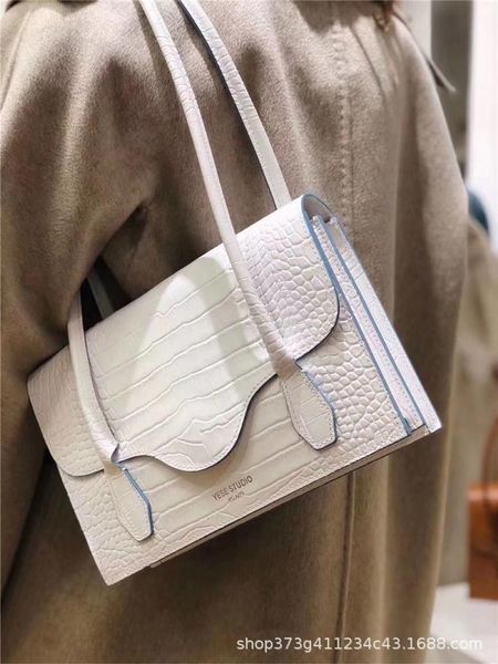 single shoulder bag underarm organ women's fashion korean net red texture retro crocodile pattern letter cross body
single shoulder bag underarm organ women's fashion korean net red texture retro crocodile pattern letter cross body