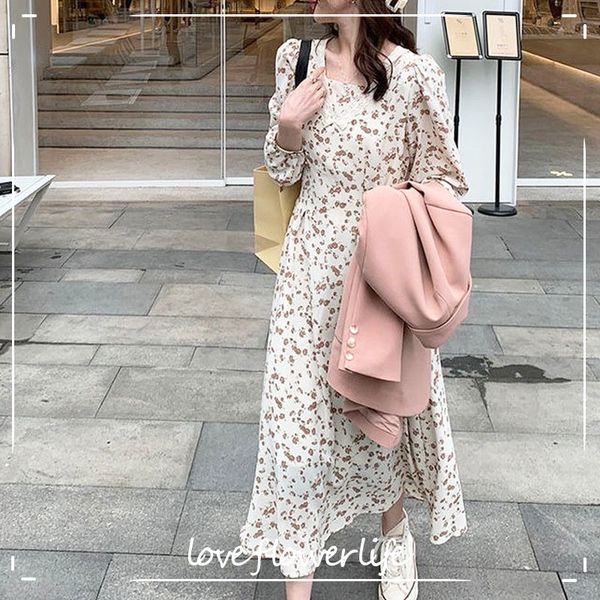 french vintage dress women long sleeve casual floral dress female square collar print summer beach dress korean office lady 210521, Black;gray
french vintage dress women long sleeve casual floral dress female square collar print summer beach dress korean office lady 210521, Black;gray