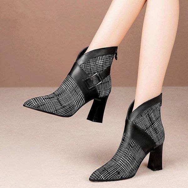 boots women's 2021 autumn and winter fashion thick heel short tube black pointed toe plus velvet mid-heel leather
boots women's 2021 autumn and winter fashion thick heel short tube black pointed toe plus velvet mid-heel leather