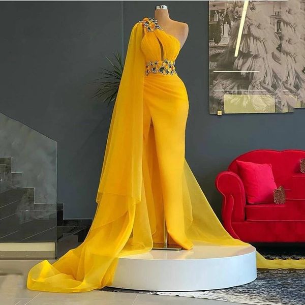 one shoulder mermaid evening dresses sleeveless beads appliqued lace summer prom dress pageant gown side split custom made robe de mariée, Black;red
one shoulder mermaid evening dresses sleeveless beads appliqued lace summer prom dress pageant gown side split custom made robe de mariée, Black;red