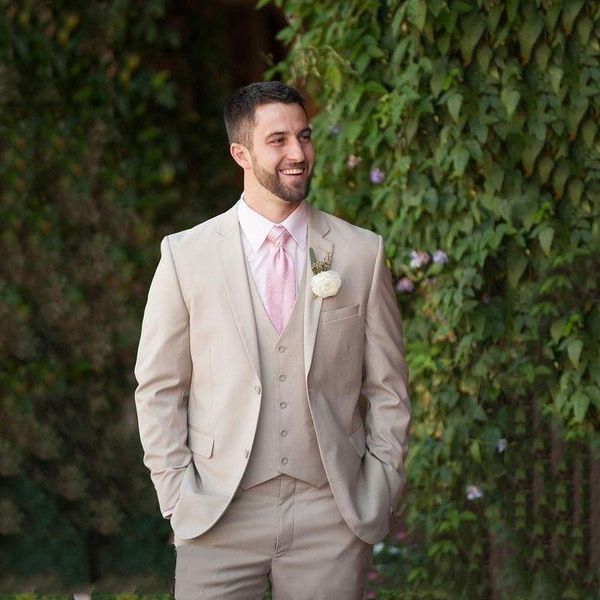latest design beige men suits for groom wedding tuxedo man blazer groomsmen outfits 3piece slim fit costume men's & blazers, White;black
latest design beige men suits for groom wedding tuxedo man blazer groomsmen outfits 3piece slim fit costume men's & blazers, White;black