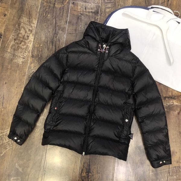 fashionable new high-quality men's down jacket with simple printing black and white two-color warm and light jacket mc
fashionable new high-quality men's down jacket with simple printing black and white two-color warm and light jacket mc