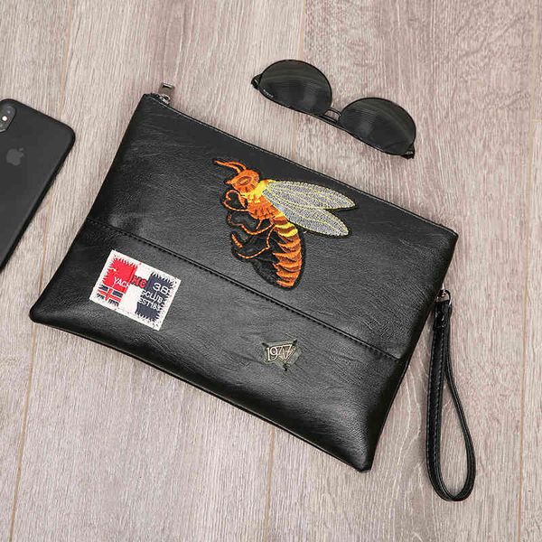 wallet fashion trend contrast color wrist bag bee embroidery pattern hand street shoulder, Red;black
wallet fashion trend contrast color wrist bag bee embroidery pattern hand street shoulder, Red;black