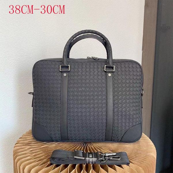 briefcases 2021 fashion hand-woven leather handbag men and women large-capacity shoulder messenger bag casual
briefcases 2021 fashion hand-woven leather handbag men and women large-capacity shoulder messenger bag casual
