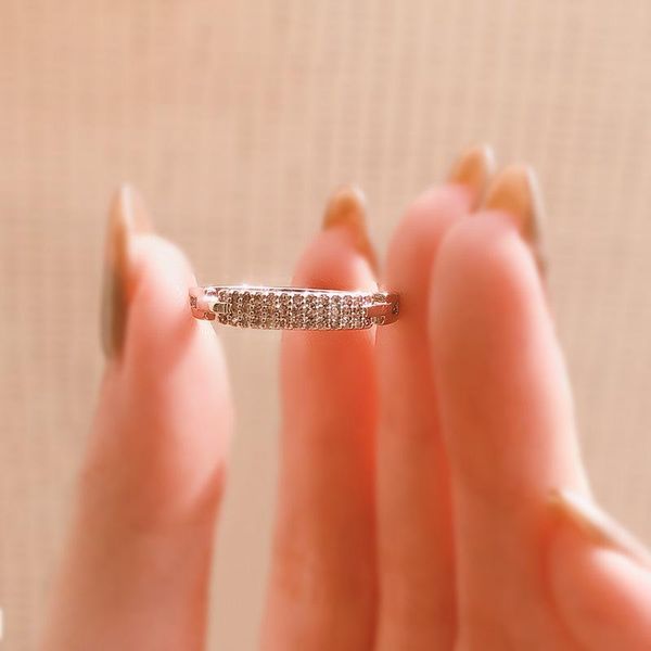 european and american personality zircon three-row diamond ring elegant temperament ladies luxury fashion exquisite gift cluster rings, Golden;silver
european and american personality zircon three-row diamond ring elegant temperament ladies luxury fashion exquisite gift cluster rings, Golden;silver