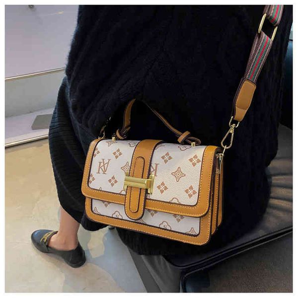 2022 factory wholesale foreign style simple net red single shoulder messenger bag fashion women's leisure portable small square bag
2022 factory wholesale foreign style simple net red single shoulder messenger bag fashion women's leisure portable small square bag