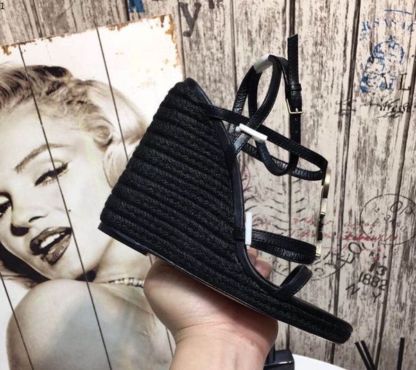 women designer sandals with letter selling classic black white 2 color avaliable summer beach shoes for girls lady mkj002
women designer sandals with letter selling classic black white 2 color avaliable summer beach shoes for girls lady mkj002