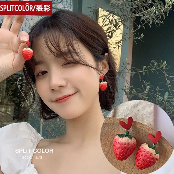 2020 new fashion temperament simple strawberry fruit female korean sweet girl heart cute earrings, Black
2020 new fashion temperament simple strawberry fruit female korean sweet girl heart cute earrings, Black