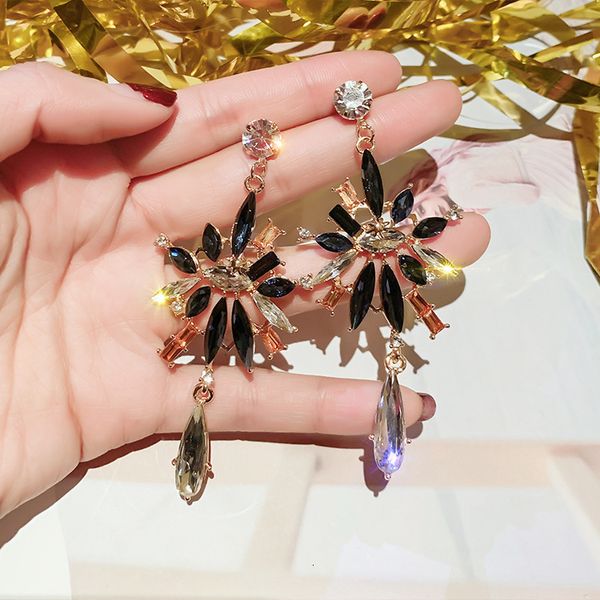 baroque fashion exaggeration temperament celebrity 925 silver needle creative design sense diamond earrings
baroque fashion exaggeration temperament celebrity 925 silver needle creative design sense diamond earrings