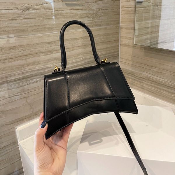 luxurys designers hourglass bag ladies 2022 handbag women fashion mother handbags portable bags cossbody totes girl brand boston shoulder wa
luxurys designers hourglass bag ladies 2022 handbag women fashion mother handbags portable bags cossbody totes girl brand boston shoulder wa