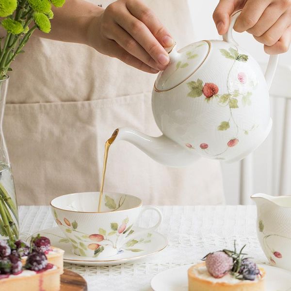 cups & saucers european ceramic flower coffee cup set gold rim vintage tea porcelain luxury utensil white tazas cafe drinkware e5
cups & saucers european ceramic flower coffee cup set gold rim vintage tea porcelain luxury utensil white tazas cafe drinkware e5