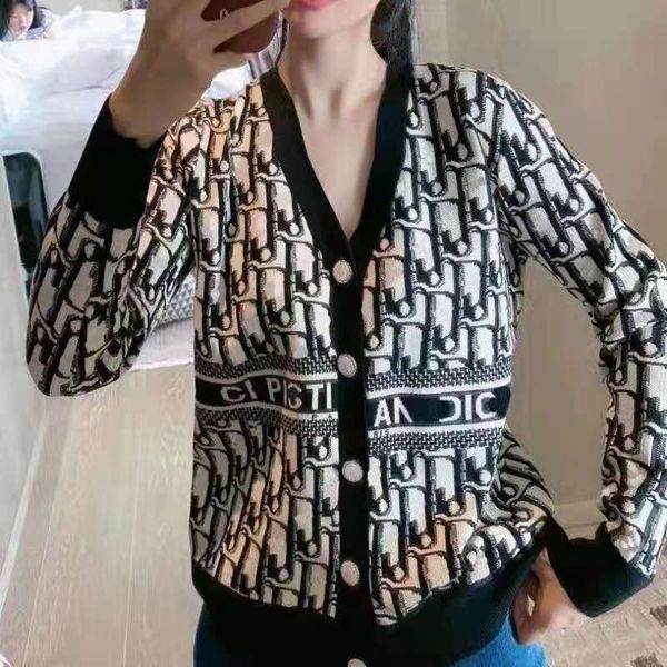 jacket 2021 spring and autumn d family letter jacquard old flower v-neck long sleeve knitted cardigan short sweater coat women, Black;brown
jacket 2021 spring and autumn d family letter jacquard old flower v-neck long sleeve knitted cardigan short sweater coat women, Black;brown