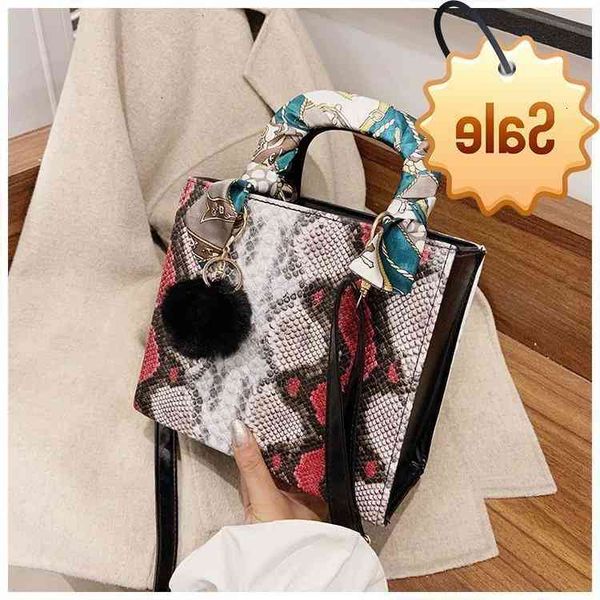 2021 new snake pattern women's street trend hand contrast color single shoulder messenger bag female diana
2021 new snake pattern women's street trend hand contrast color single shoulder messenger bag female diana