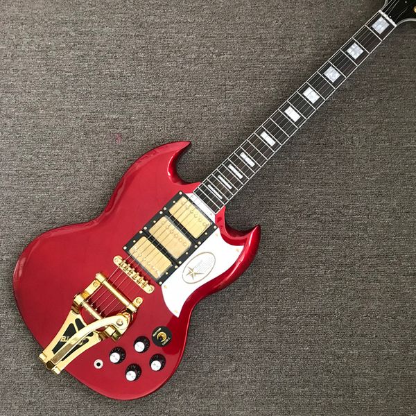 rosewood fingerboard electric guitar, gold hardware, 3 pickups, 
rosewood fingerboard electric guitar, gold hardware, 3 pickups,