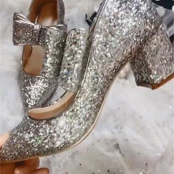 warm silver sequins cloth square-heeled to butterfly-knot women's shoes shallow freight free, Black
warm silver sequins cloth square-heeled to butterfly-knot women's shoes shallow freight free, Black
