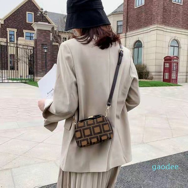 designer casual handbags purse ladies shoulder bag leather and houndstooth fabric messenger bags saddle handbag good quality
designer casual handbags purse ladies shoulder bag leather and houndstooth fabric messenger bags saddle handbag good quality