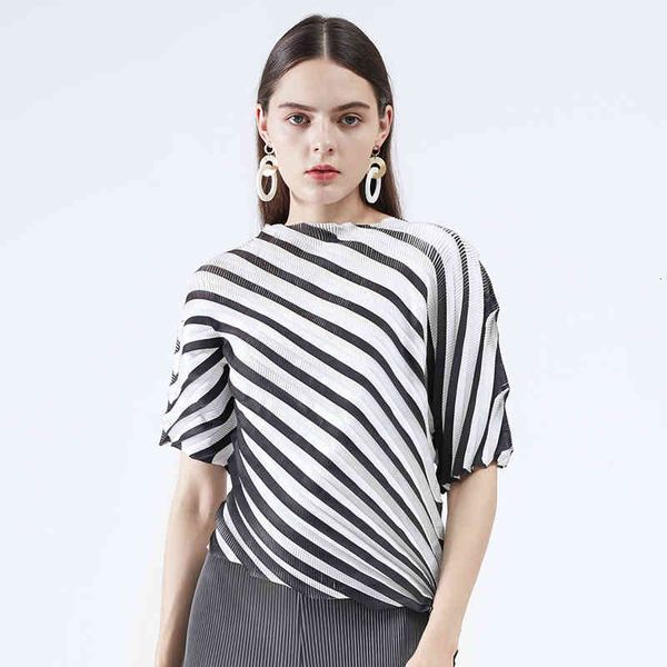 miyake striped female jacket summe mid-korean word plissado t-shirt collar, White
miyake striped female jacket summe mid-korean word plissado t-shirt collar, White