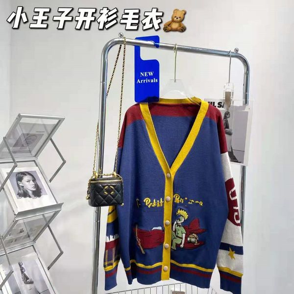 design clothing in early autumn of 2021, new fashion little prince jacquard contrast color knitted cardigan sweater is the same for men and, White;black
design clothing in early autumn of 2021, new fashion little prince jacquard contrast color knitted cardigan sweater is the same for men and, White;black