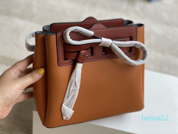women shoulder bags tote-bags 2021 autumn and winter new fashion ladies crossbody bag famous luxury high-quality solid leather 2021
women shoulder bags tote-bags 2021 autumn and winter new fashion ladies crossbody bag famous luxury high-quality solid leather 2021