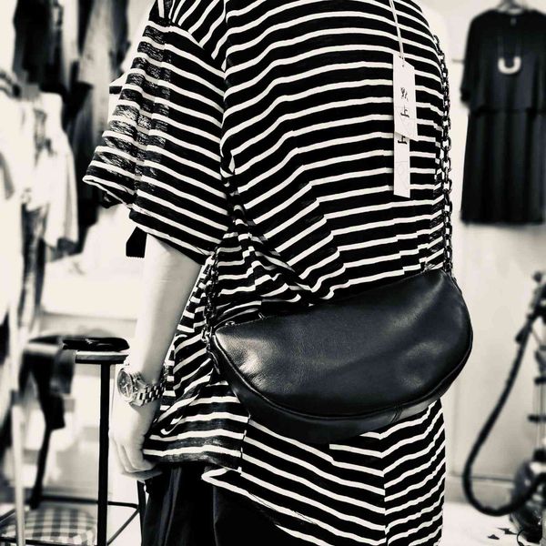 leather head leather single shoulder crossbody bag armpit adjustable length chain women's style crescent bag
leather head leather single shoulder crossbody bag armpit adjustable length chain women's style crescent bag