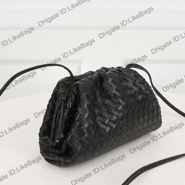 2021 luxurys designers bags genuine leather strip plait pouch with big clutch wallets messenger women handbags purses fashion crossbody tote
2021 luxurys designers bags genuine leather strip plait pouch with big clutch wallets messenger women handbags purses fashion crossbody tote