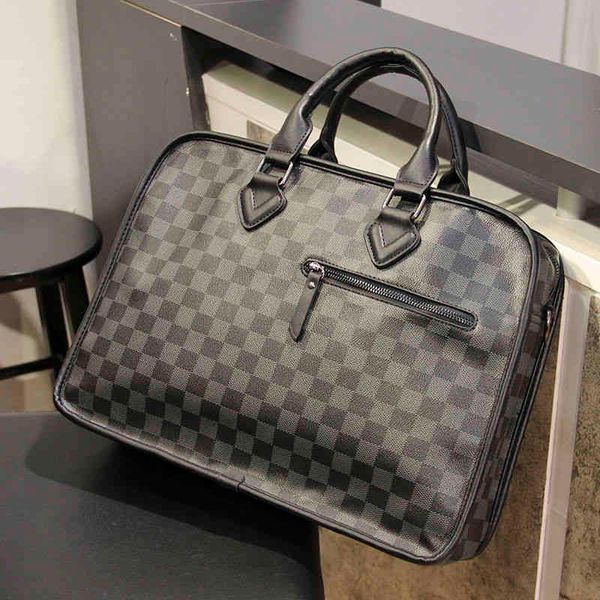 2021 vintage shaped hand men's briefcase large capacity business korean version single shoulder messenger computer leisure bag
2021 vintage shaped hand men's briefcase large capacity business korean version single shoulder messenger computer leisure bag