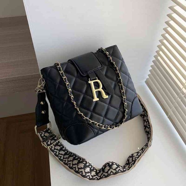 net red texture lingge messenger bag women's 2021 summer fashion single shoulder foreign style bucket bag, Black;red
net red texture lingge messenger bag women's 2021 summer fashion single shoulder foreign style bucket bag, Black;red