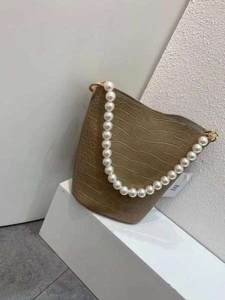 designer trend ladies classic luxury style crocodile pattern pearl handbag all-match bucket bag casual shoulder messenger wa cross body
designer trend ladies classic luxury style crocodile pattern pearl handbag all-match bucket bag casual shoulder messenger wa cross body