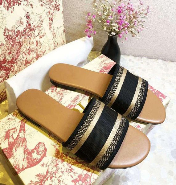 2021 luxury fashion designer women's slippers flat shoes summer outdoor floor sliding wedge beach sandals khaki letter barefoot embroid, Black
2021 luxury fashion designer women's slippers flat shoes summer outdoor floor sliding wedge beach sandals khaki letter barefoot embroid, Black