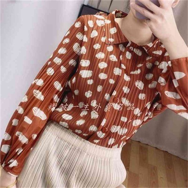 dresses pleated handmade turndown collar fish scale single breasted cardigan dots print shirt, White
dresses pleated handmade turndown collar fish scale single breasted cardigan dots print shirt, White