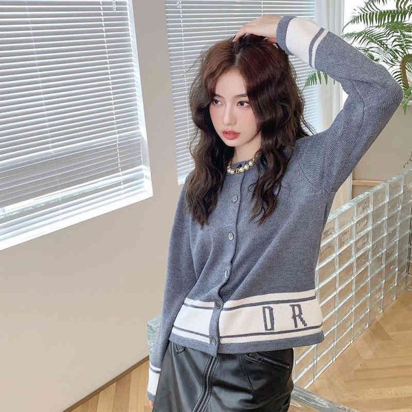 design high version dr autumn winter new color contrast letter jacquard knitted cardigan simple and atmospheric women's casual sweater, White
design high version dr autumn winter new color contrast letter jacquard knitted cardigan simple and atmospheric women's casual sweater, White