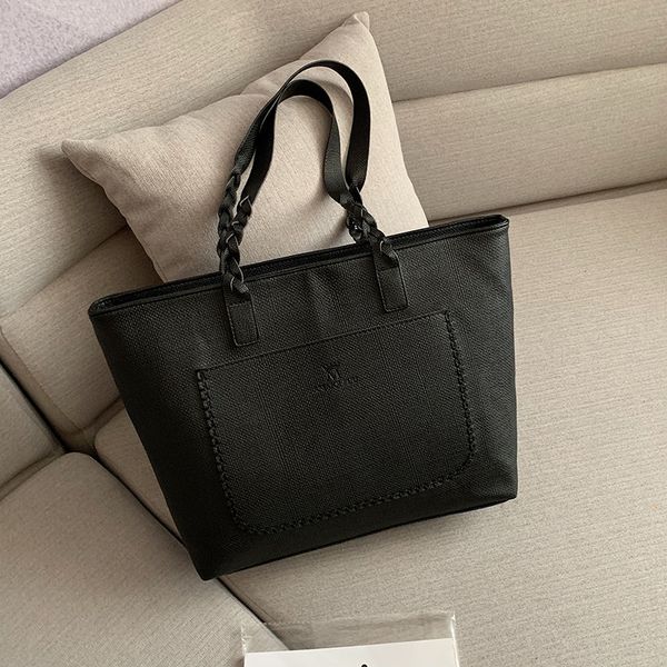 summer and 2021 spring large capacity simple shopping woven big tote hand bill shoulder women's bag trend
summer and 2021 spring large capacity simple shopping woven big tote hand bill shoulder women's bag trend