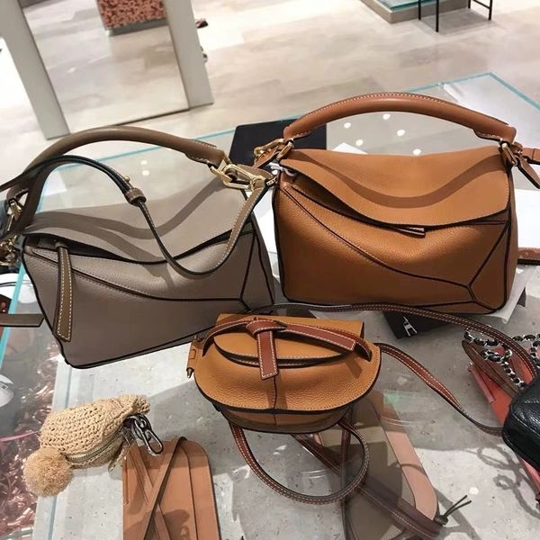 2021 new fashion xi mengyao same hand mini geometric splicing leather women's cross carry large pillow bag
2021 new fashion xi mengyao same hand mini geometric splicing leather women's cross carry large pillow bag