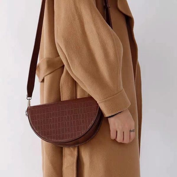 evening bags 2021 spring women vintage fashion female pu leather hangbag ladies half round shoulder messenger
evening bags 2021 spring women vintage fashion female pu leather hangbag ladies half round shoulder messenger