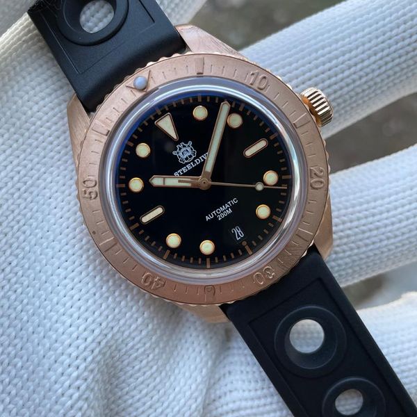 wristwatches steeldive sport men automatic dive watch 2021 bronze case sapphire nh35 movement 200m waterproof alarm watches relogio masculin, Slivery;brown
wristwatches steeldive sport men automatic dive watch 2021 bronze case sapphire nh35 movement 200m waterproof alarm watches relogio masculin, Slivery;brown