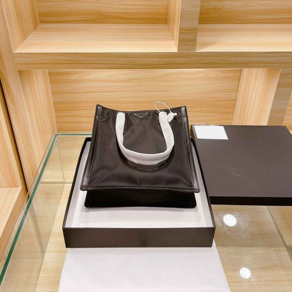 high-quality fashion ladies handbag shoulder bag letter pattern casual classic paragraph shopping bags e
high-quality fashion ladies handbag shoulder bag letter pattern casual classic paragraph shopping bags e