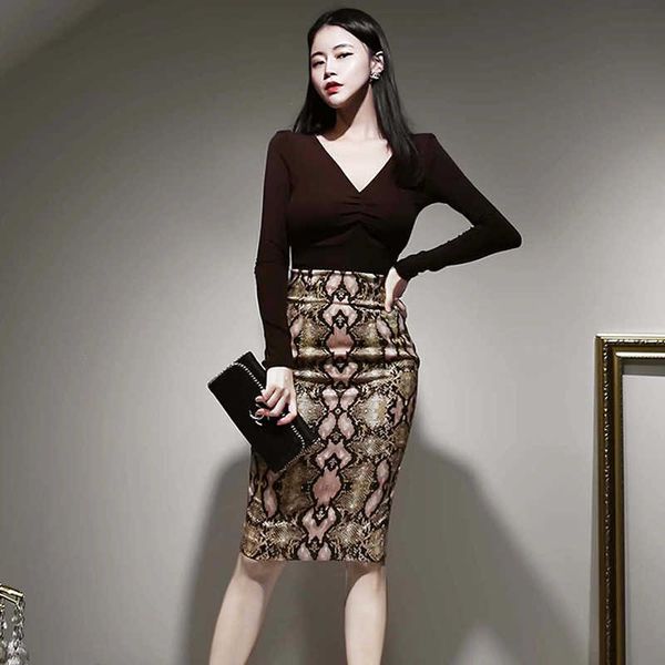 women's suits office autumn fashion 2 piece suit v-neck kintted and snake print pencil skirt set 210529, White
women's suits office autumn fashion 2 piece suit v-neck kintted and snake print pencil skirt set 210529, White