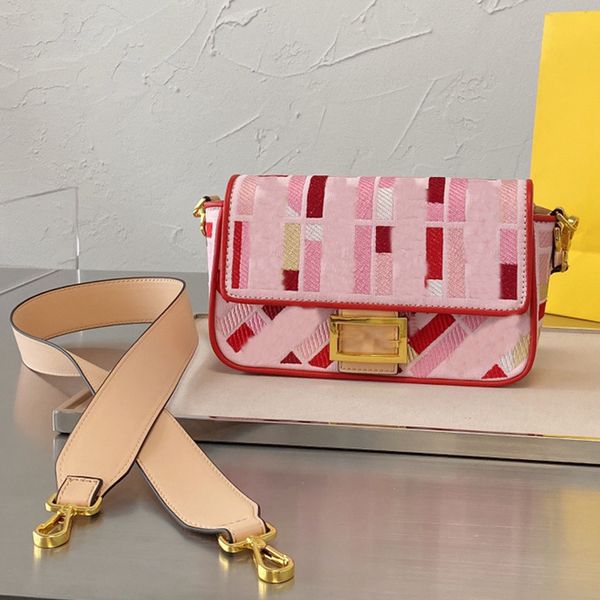 handbag woman bag messenger bags canvas fashion patchwork color letter embroidery hardware hasp detachable wide shoulder strap high quality
handbag woman bag messenger bags canvas fashion patchwork color letter embroidery hardware hasp detachable wide shoulder strap high quality