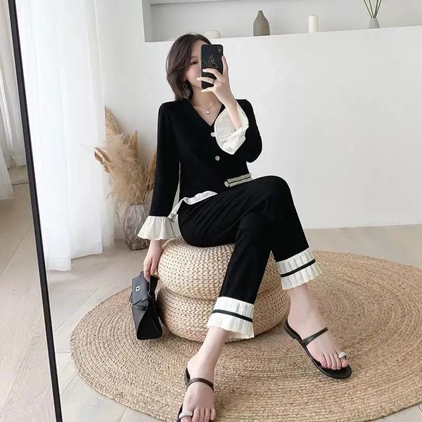 flare sleeve knitted cardigans loose pleated hem pants + v neck single breasted fashion temperament two-piece suits women's two piece, White
flare sleeve knitted cardigans loose pleated hem pants + v neck single breasted fashion temperament two-piece suits women's two piece, White
