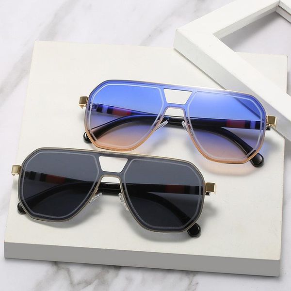 sunglasses quality trendy fashion double beam classic retro big frame for women driving street shooting glasses, White;black
sunglasses quality trendy fashion double beam classic retro big frame for women driving street shooting glasses, White;black